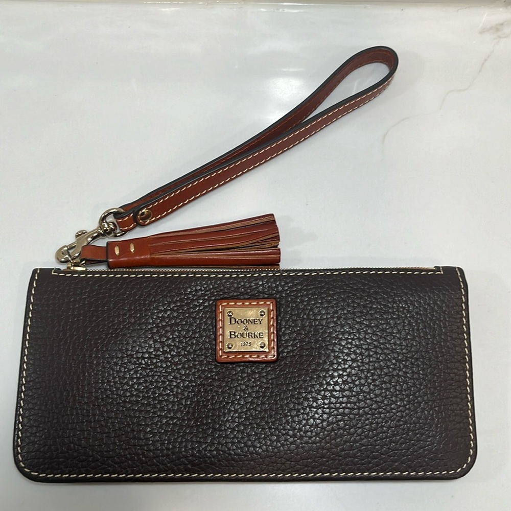 Dooney & Bourke Pebble Grain Large Zip Around Wristlet Wallet Chocolate NEW
